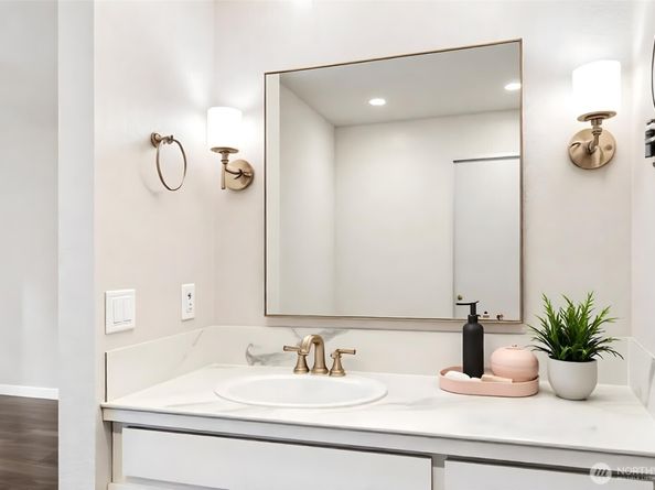 16915 NE 98th Court, Redmond WA 98052