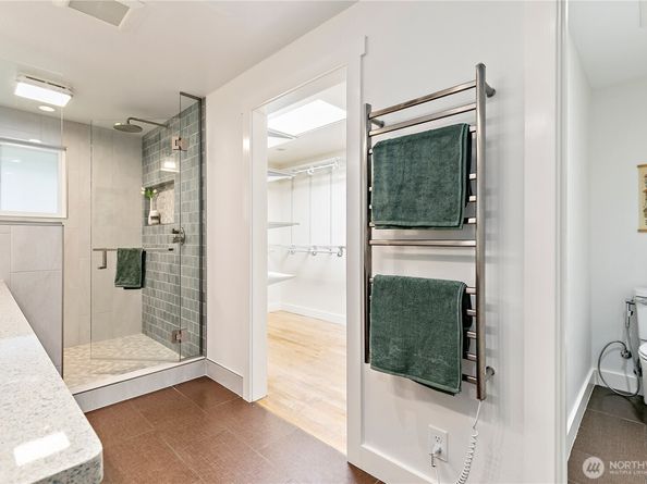 15916 SE 42nd Place, Bellevue WA 98006