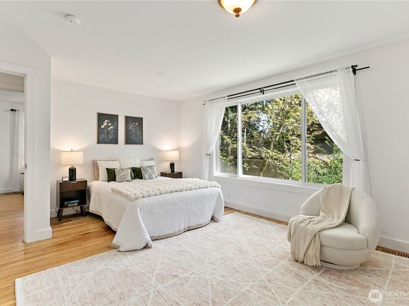 15916 SE 42nd Place, Bellevue WA 98006