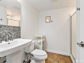 15916 SE 42nd Place, Bellevue WA 98006