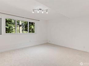 15916 SE 42nd Place, Bellevue WA 98006