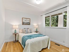 15916 SE 42nd Place, Bellevue WA 98006