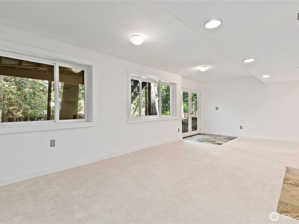 15916 SE 42nd Place, Bellevue WA 98006