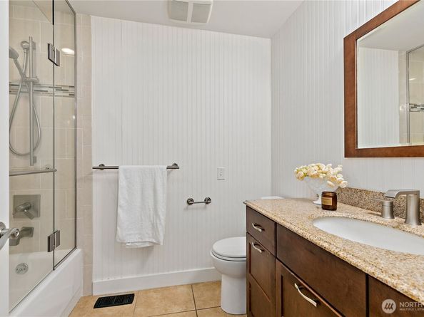 15916 SE 42nd Place, Bellevue WA 98006