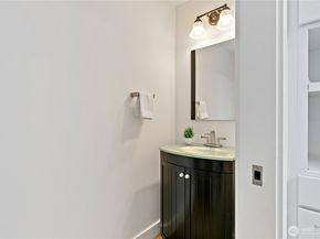 15916 SE 42nd Place, Bellevue WA 98006