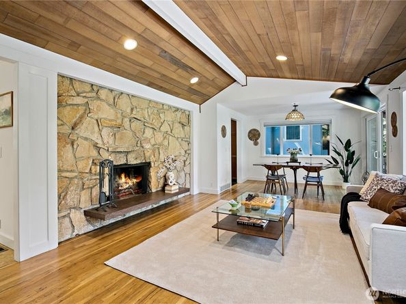 15916 SE 42nd Place, Bellevue WA 98006