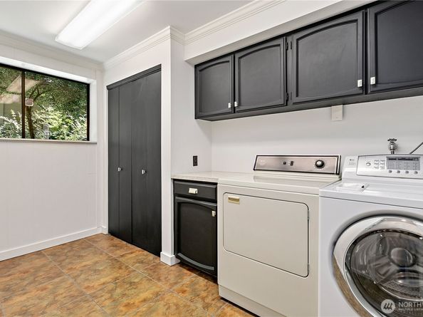 15916 SE 42nd Place, Bellevue WA 98006