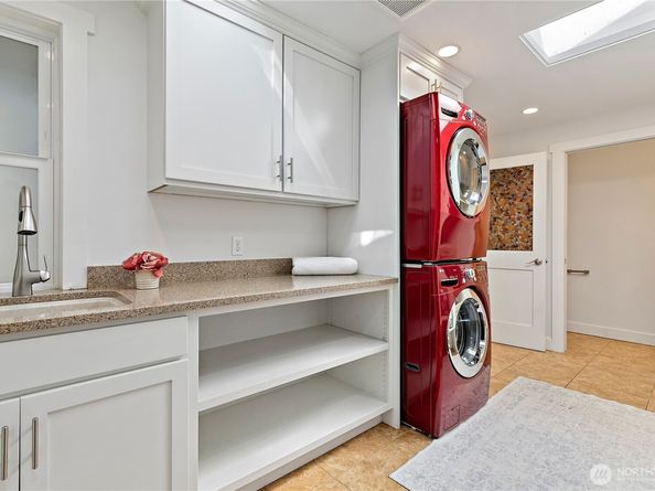 15916 SE 42nd Place, Bellevue WA 98006