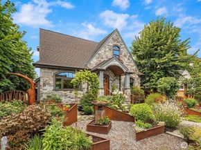 2563 W Viewmont Way W, Seattle WA 98199