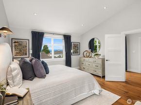 2563 W Viewmont Way W, Seattle WA 98199