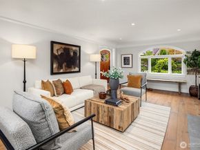 2563 W Viewmont Way W, Seattle WA 98199