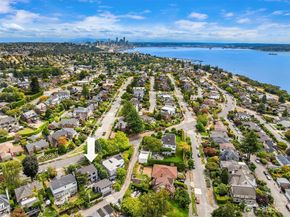 2563 W Viewmont Way W, Seattle WA 98199