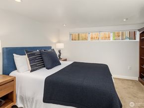 2563 W Viewmont Way W, Seattle WA 98199