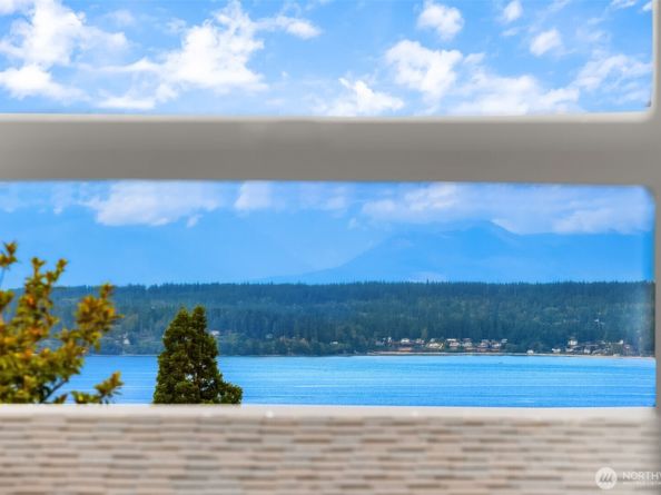 2563 W Viewmont Way W, Seattle WA 98199