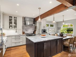 2563 W Viewmont Way W, Seattle WA 98199