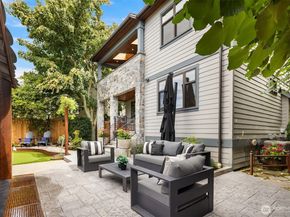 2563 W Viewmont Way W, Seattle WA 98199
