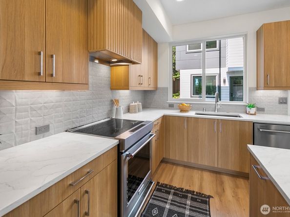 1748 B NW 62nd Street, Seattle WA 98107