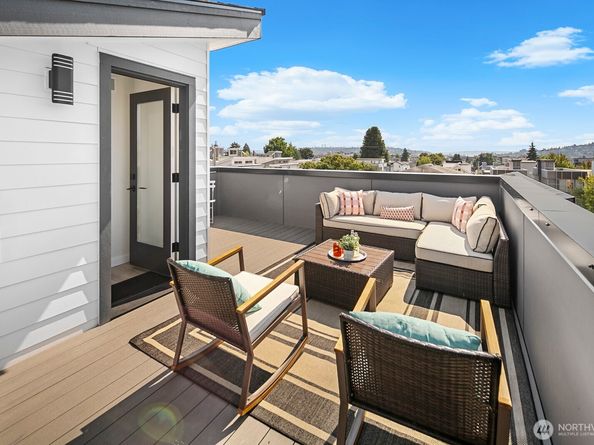 1748 B NW 62nd Street, Seattle WA 98107