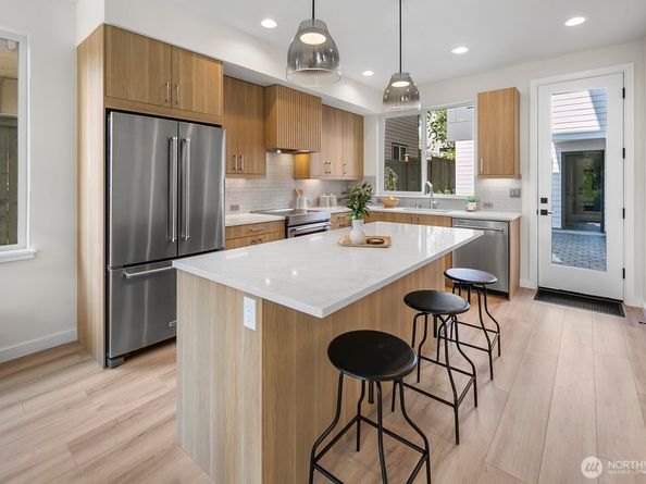 1748 B NW 62nd Street, Seattle WA 98107