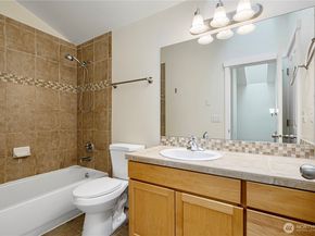 1408 NW 64th St B, Seattle WA 98107