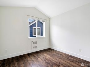 1408 NW 64th St B, Seattle WA 98107