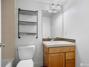 1408 NW 64th St B, Seattle WA 98107