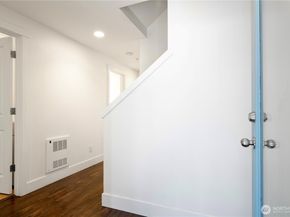 1408 NW 64th St B, Seattle WA 98107