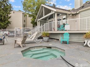 975 Aberdeen Avenue NE F207, Renton WA 98056