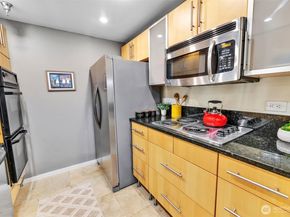 975 Aberdeen Avenue NE F207, Renton WA 98056