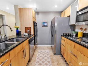 975 Aberdeen Avenue NE F207, Renton WA 98056