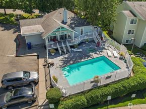 975 Aberdeen Avenue NE F207, Renton WA 98056
