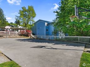 975 Aberdeen Avenue NE F207, Renton WA 98056