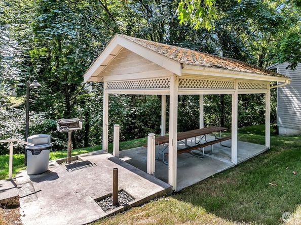 975 Aberdeen Avenue NE F207, Renton WA 98056
