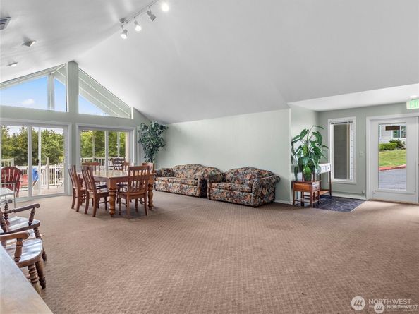 975 Aberdeen Avenue NE F207, Renton WA 98056