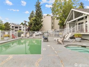 975 Aberdeen Avenue NE F207, Renton WA 98056
