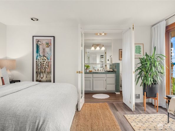 2650 Perkins Lane W, Seattle WA 98199