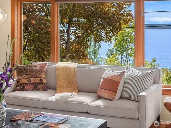 2650 Perkins Lane W, Seattle WA 98199