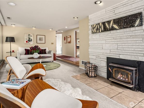 2650 Perkins Lane W, Seattle WA 98199