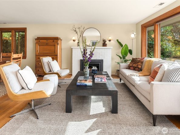 2650 Perkins Lane W, Seattle WA 98199