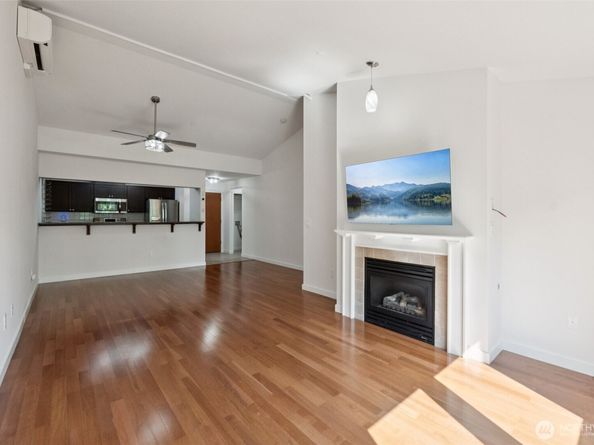 701 1st Avenue N 403, Seattle WA 98109