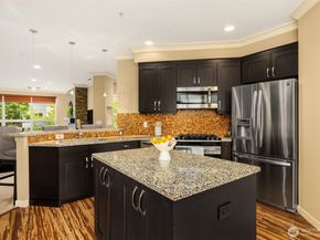 615 6th Street 201, Kirkland WA 98033