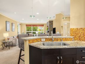 615 6th Street 201, Kirkland WA 98033