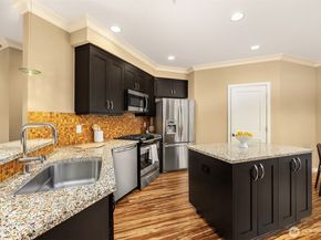 615 6th Street 201, Kirkland WA 98033
