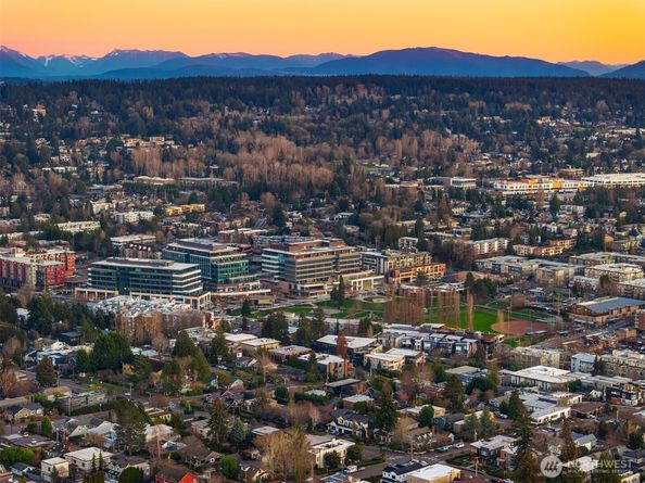 615 6th Street 201, Kirkland WA 98033