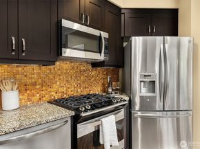 615 6th Street 201, Kirkland WA 98033