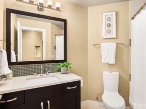 615 6th Street 201, Kirkland WA 98033