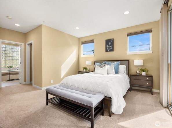 615 6th Street 201, Kirkland WA 98033