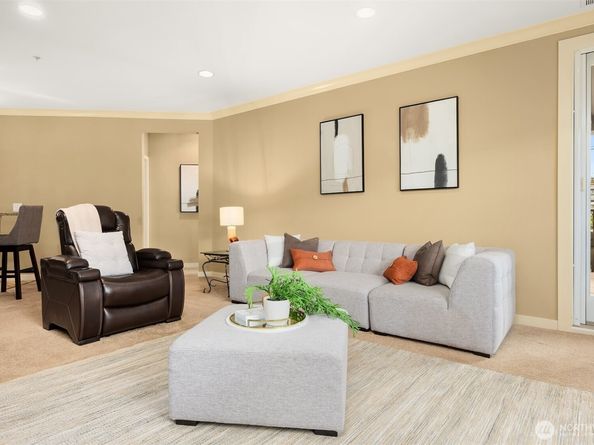 615 6th Street 201, Kirkland WA 98033