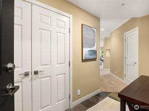 615 6th Street 201, Kirkland WA 98033