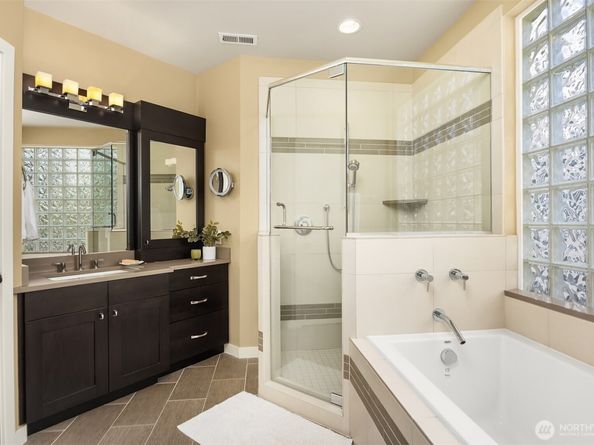 615 6th Street 201, Kirkland WA 98033